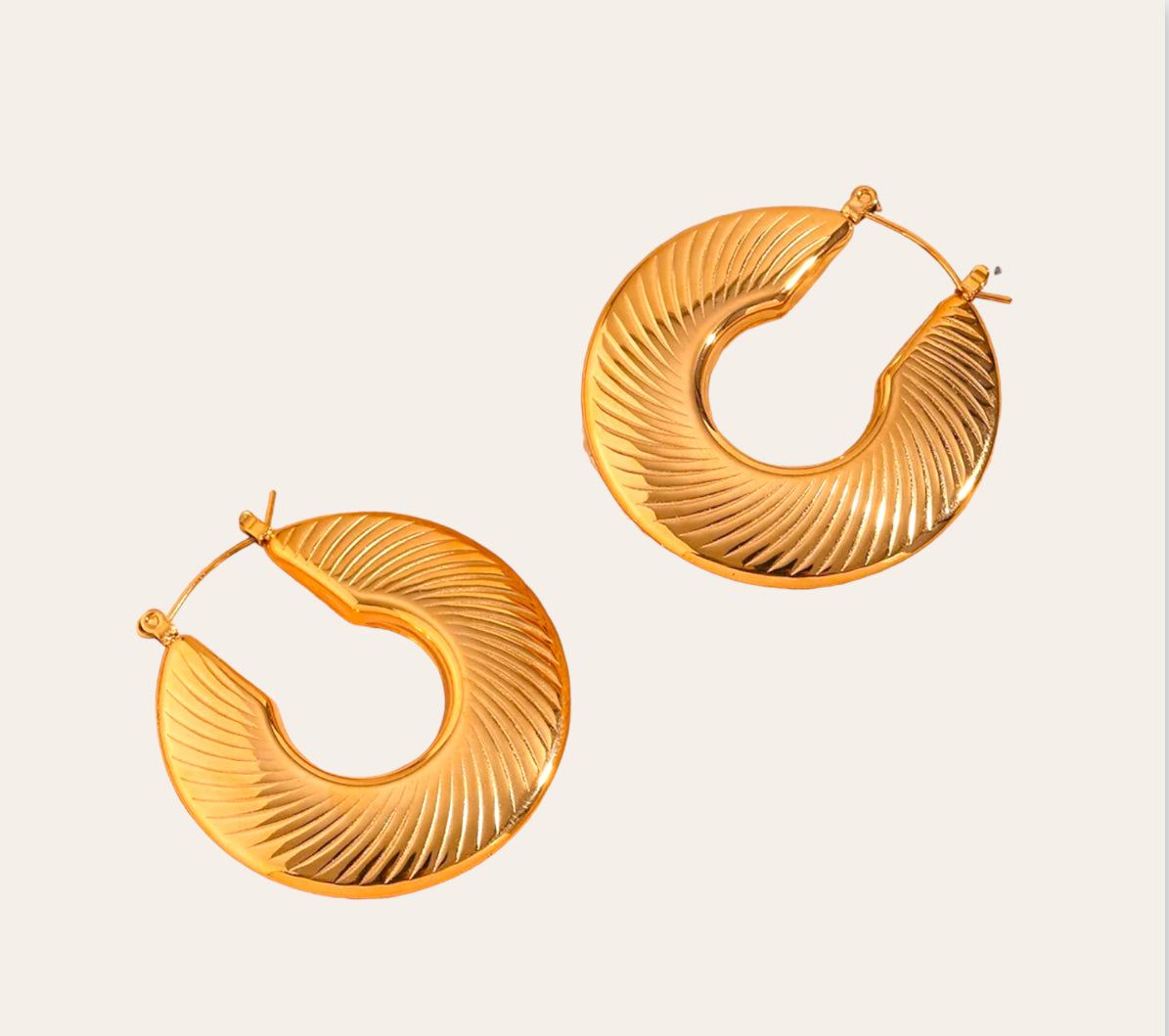 Ari Earrings ribbed open-crescent hoops (18k gold-plated stainless steel), 40 mm, plain