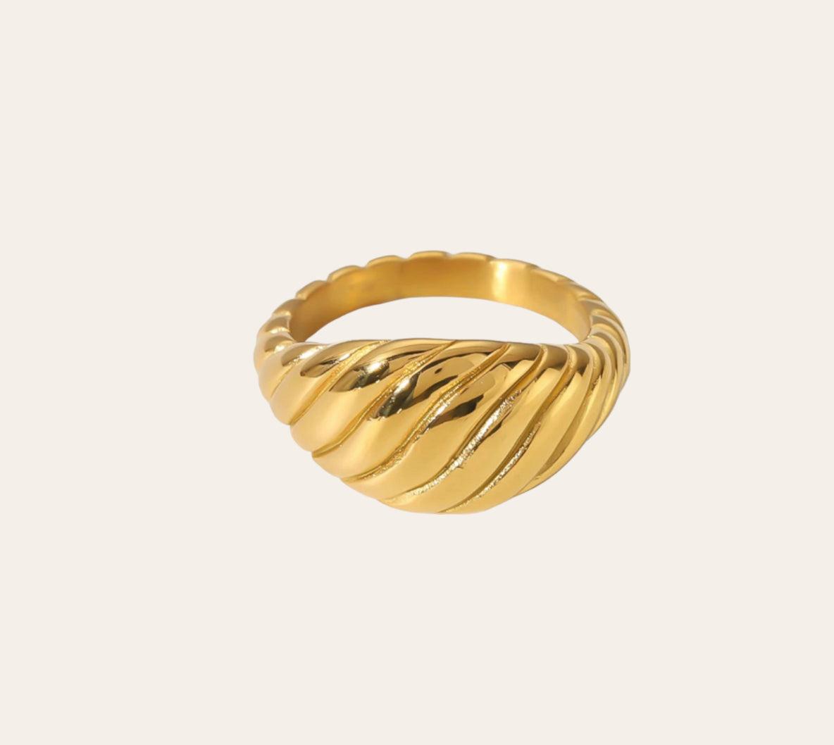 Croissant Ring, twisted dome band in 18k gold-plated 316L stainless steel on plain background