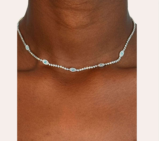 Aura Choker in stainless steel worn as a close-fit choker