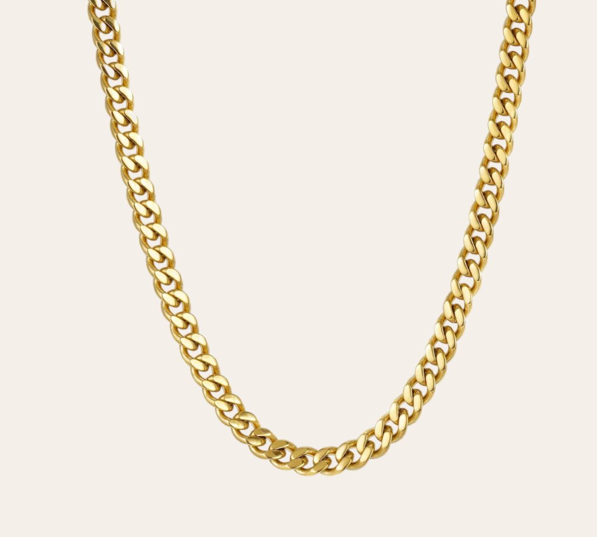 Cleo Curb Chain Necklace in 18k gold-plated 316L, 6 mm, plain background