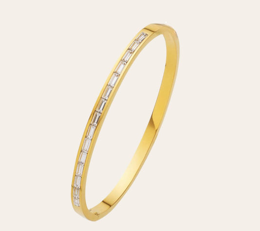 Éclat Bangle in 18k gold-plated stainless steel (316L), slim minimalist design with subtle rectangular details, waterproof hypoallergenic bracelet