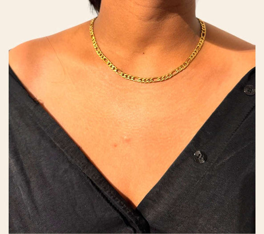 Figaro Necklace worn on model, polished alternating links