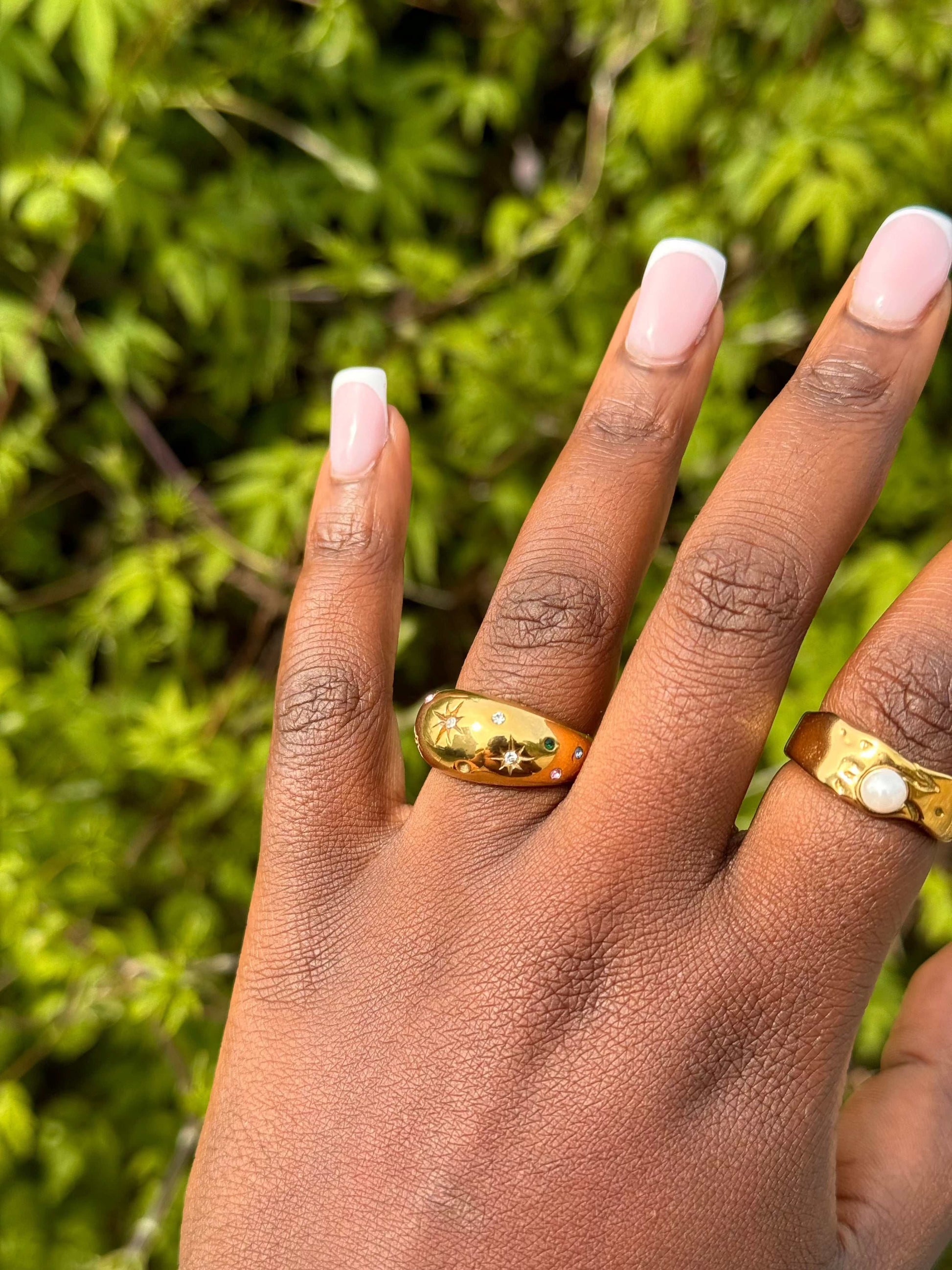 lose-up of the Galaxy Ring on model’s hand showing starburst details and zircons.