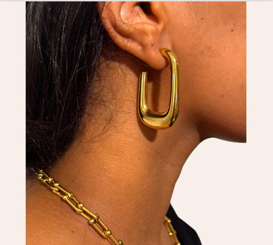 Milla Hoops on model gold, U-shaped open hoop